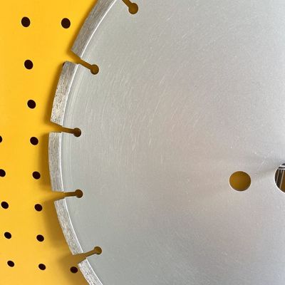 عالية الجودة Huachang 7 بوصة 180 × 2.4 / 1.8 × 10 × 13T الليزر الملحومة الجرانيت ملموسة الجافة قطع الماس شفرة المنشار